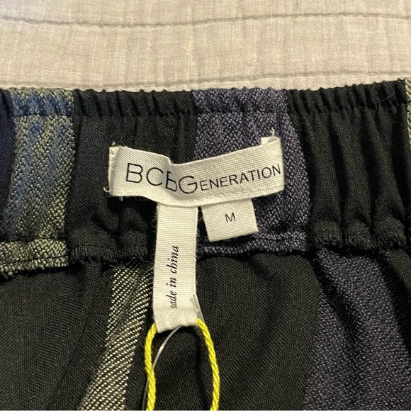 BCBGeneration Women’s Periblue Striped Pull On Mini Skirt Size Medium NWT - Picture 2 of 9